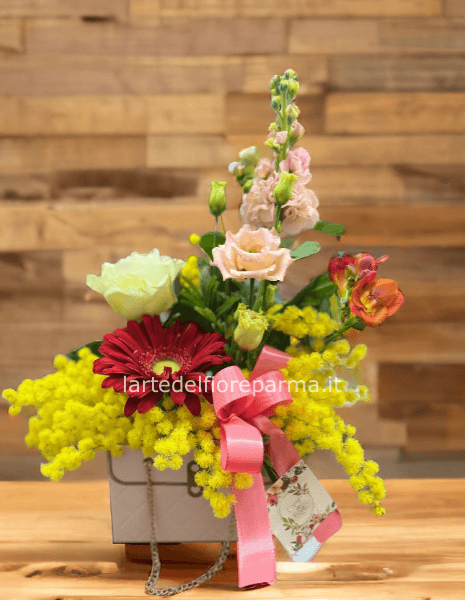 Composizione festa della donna in ecobox colorata